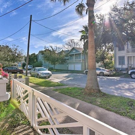 Bright Galveston Cottage Close To Beach And Strand Bagian luar foto