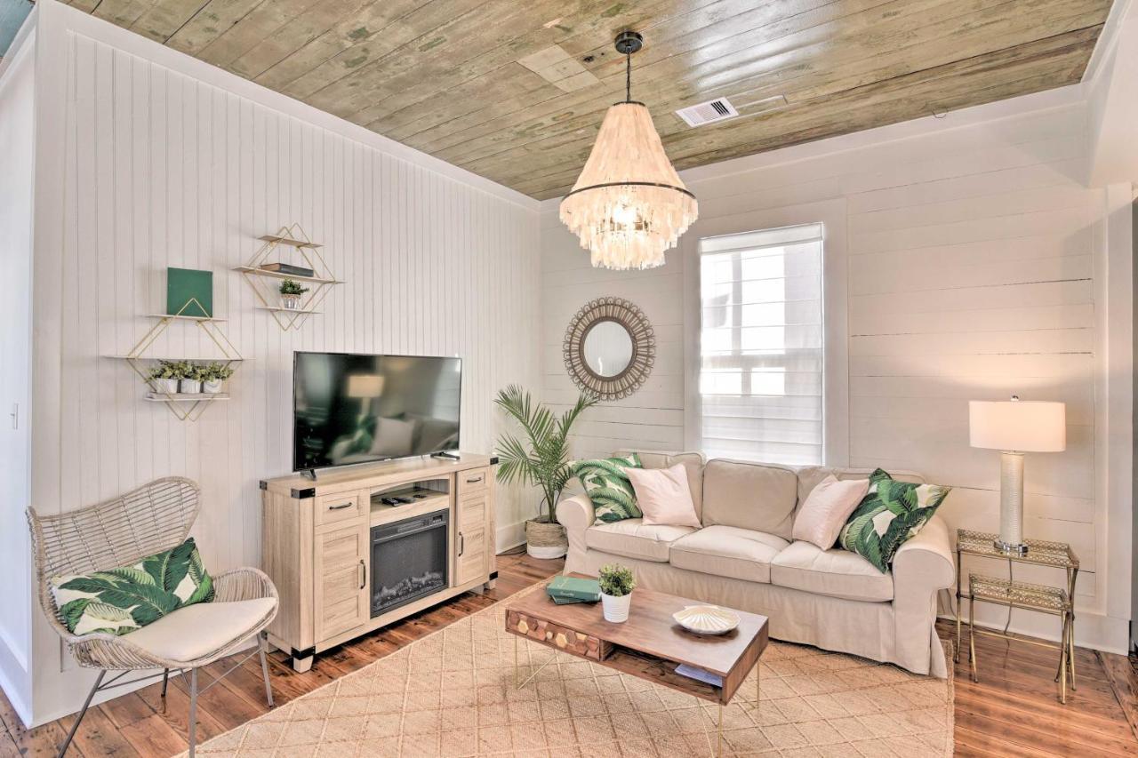 Bright Galveston Cottage Close To Beach And Strand Bagian luar foto