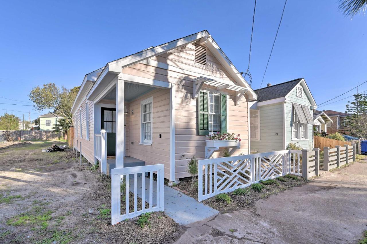 Bright Galveston Cottage Close To Beach And Strand Bagian luar foto